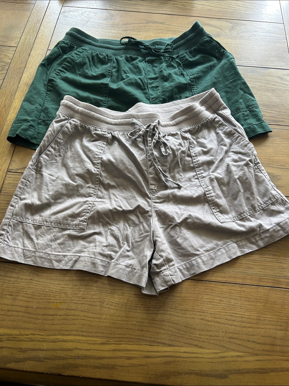 Women’s medium Gap shorts bundle
